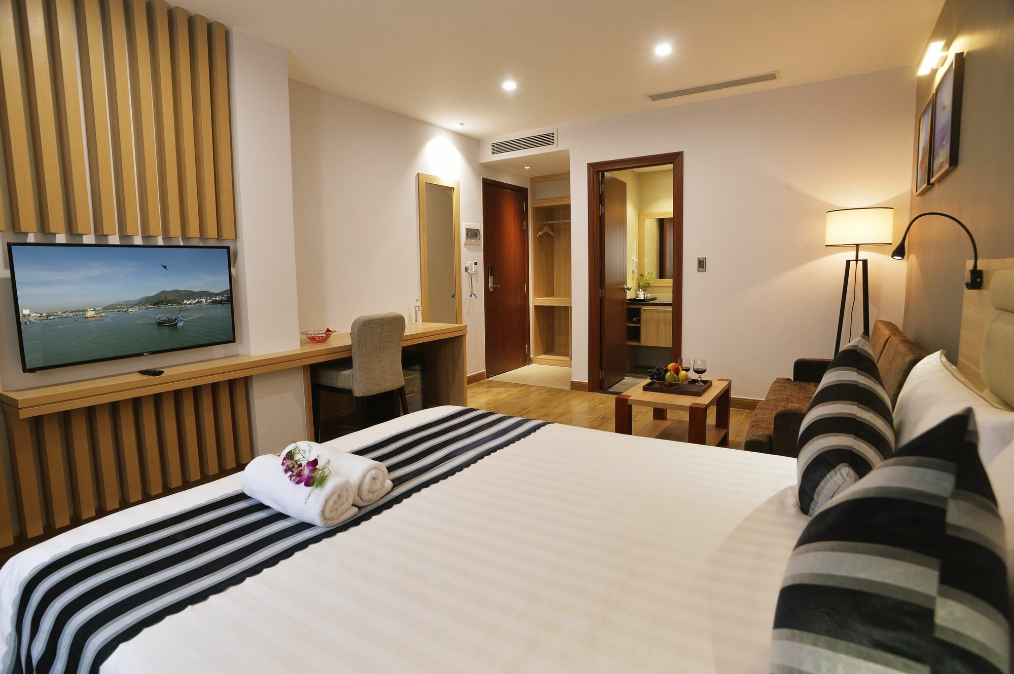 Aiden Saigon Hotel Хошимин Екстериор снимка